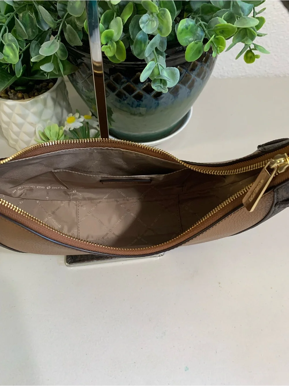 👜💕 Michael Kors Brown Crescent Shoulder Bag